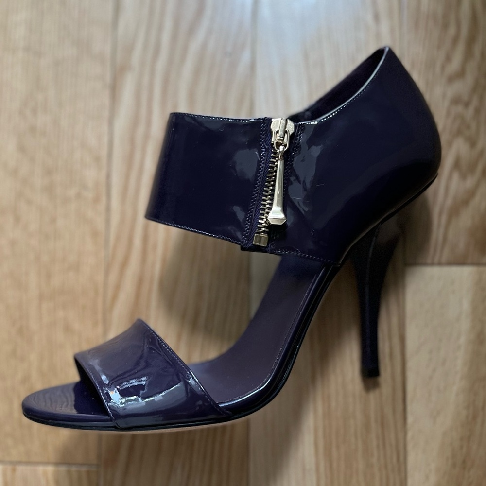NWOT GUCCI purple patent leather high-heel sandals